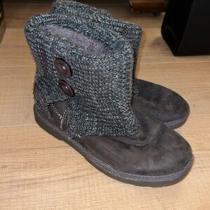 Grey knit ankle booties